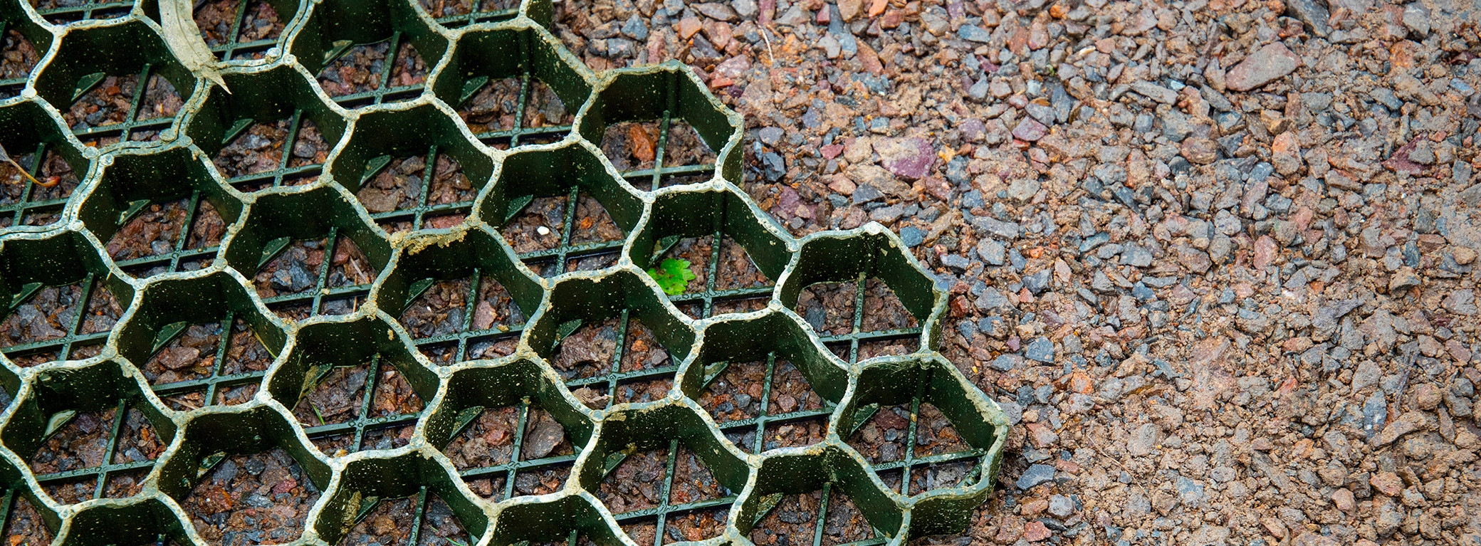 Pavaj ecologic parcari, grila tip fagure, 60x40x4 cm, 480 tone/mp, plastic verde