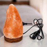 Lampa de sare himalaya, 1-2 kg, suport din lemn