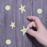 Set 75 stickere fosforescente glow albastre, forme stelute si buline, autoadezive, 1- 4 cm