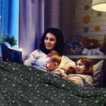 Patura fosforescenta 150x200 cm, stelute glow in the dark, moale si confortabila