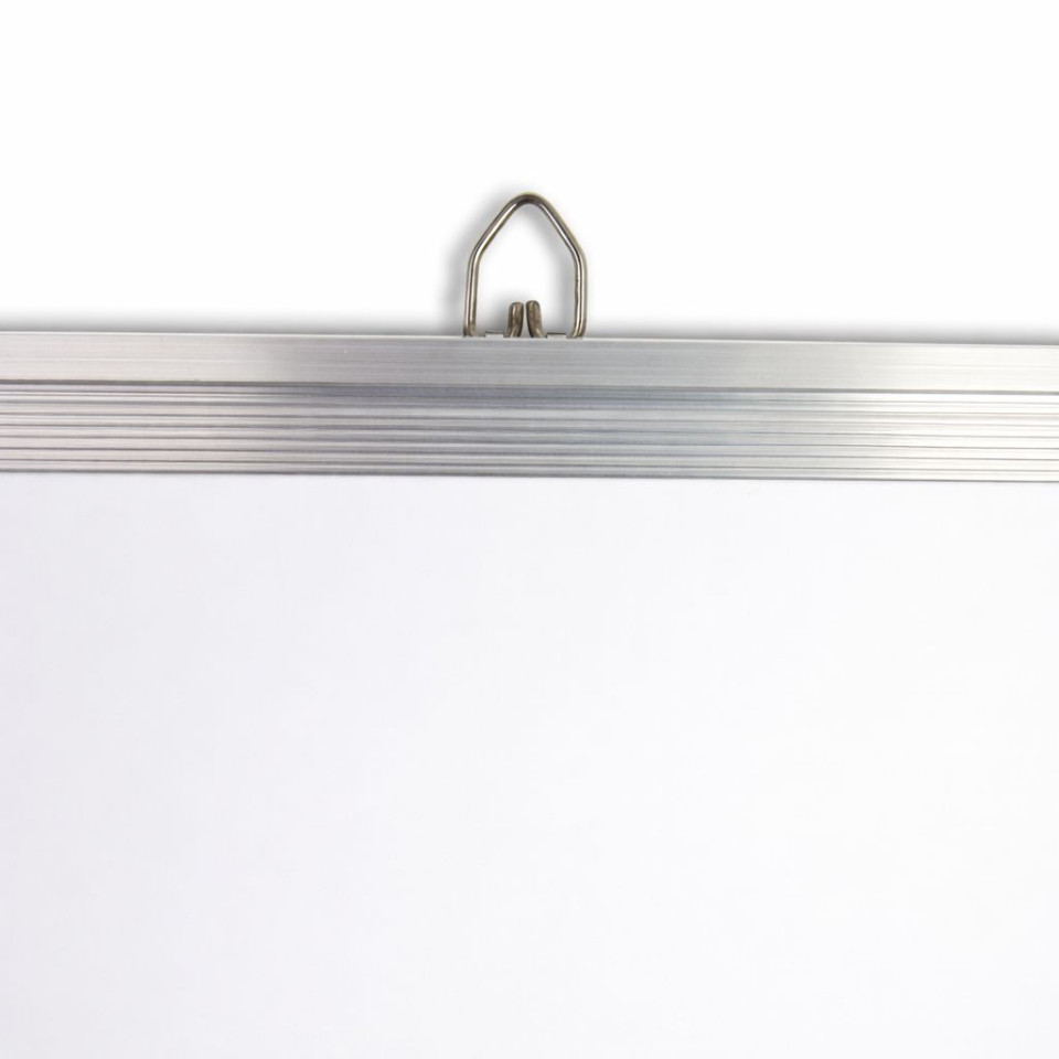 Tabla magnetica 60x90 cm, rama aluminiu, suprafata alba lacuita, tavita culisanta