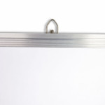 Tabla magnetica 60x90 cm, rama aluminiu, suprafata alba lacuita, tavita culisanta